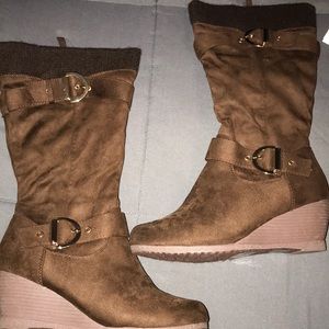 NWOT suede brown boots